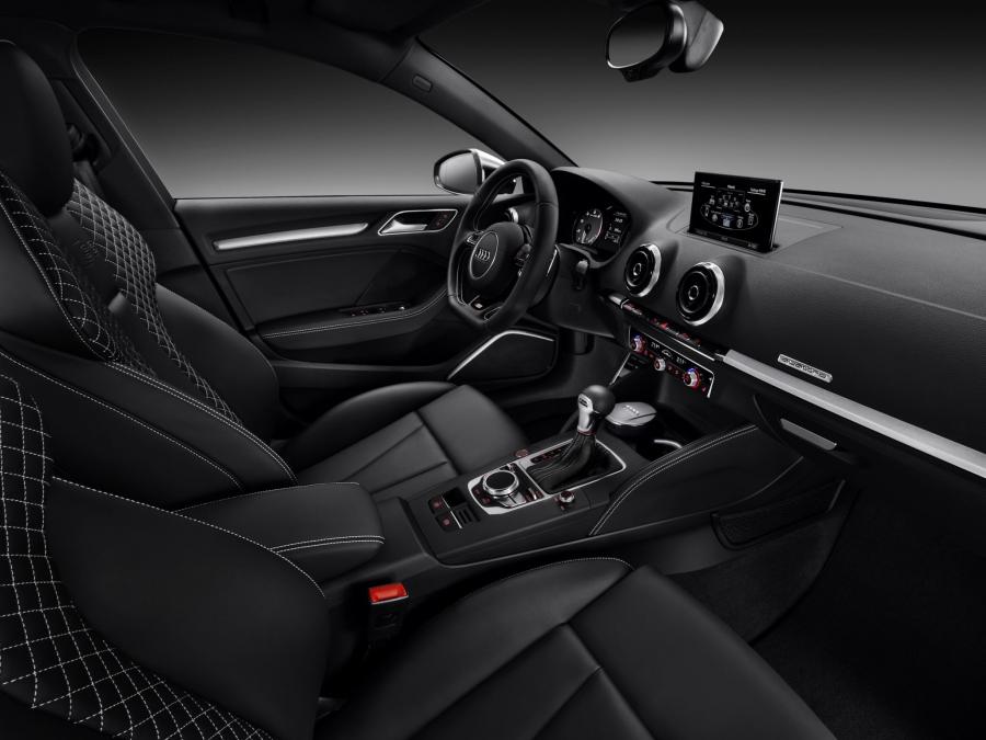 Торпедо Audi S3 Sportback (8V) 2013 года  (WW) (фото 13 из 35)